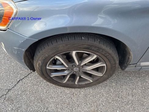 Used 2017 Volvo XC60 T6 Dynamic w/ Advanced Package image 21