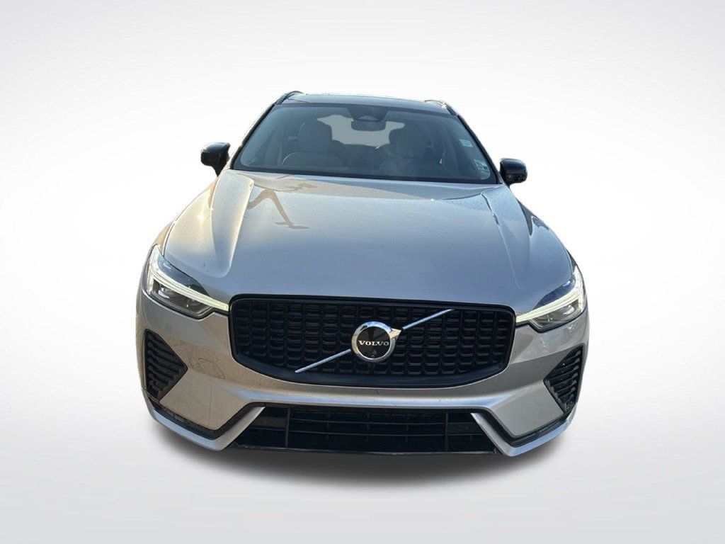 Used 2025 Volvo XC60 B5 Plus w/ Protection Package AWD/4WD image 13