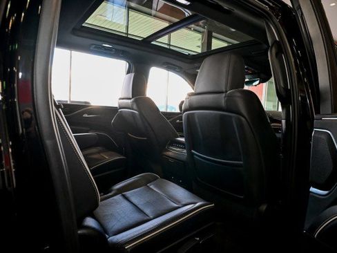 Used 2023 Cadillac Escalade ESV Premium Luxury image 23