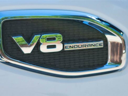 Used 2022 Nissan Titan SV AWD/4WD image 12