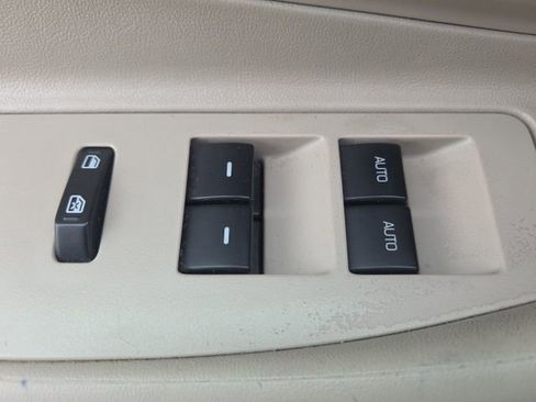 Used 2012 Ford Taurus Limited image 24