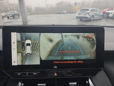 Used 2024 Toyota Venza Limited image 22