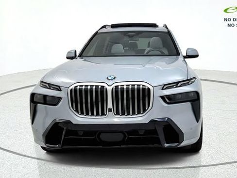 Used 2024 BMW X7 xDrive40i w/ M Sport Package AWD/4WD image 3