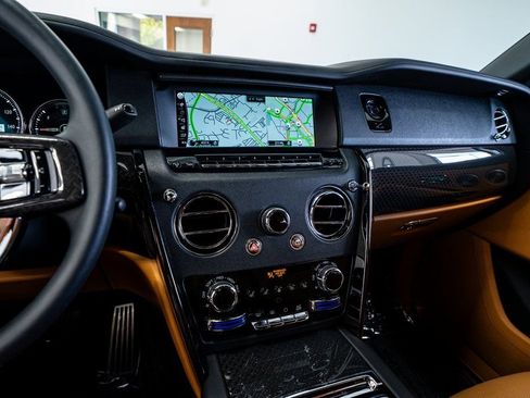 Used 2022 Rolls-Royce Cullinan Black Badge AWD/4WD image 44