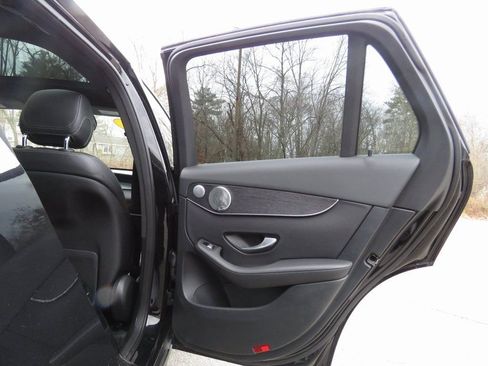 Used 2021 Mercedes-Benz GLC 300 4MATIC image 16