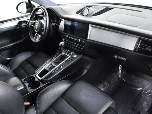 Used 2020 Porsche Macan Turbo image 27