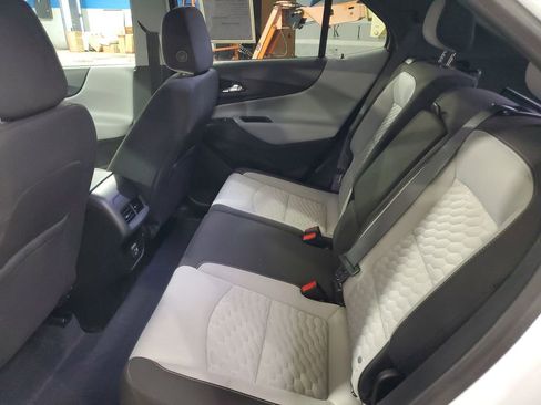 Used 2021 Chevrolet Equinox LS w/ LS Convenience Package AWD/4WD image 9