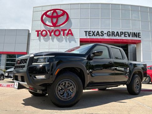 Used 2026 Nissan Frontier PRO-4X AWD/4WD image 2