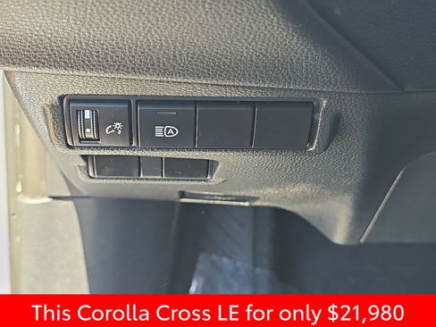 Used 2023 Toyota Corolla Cross LE AWD/4WD image 31