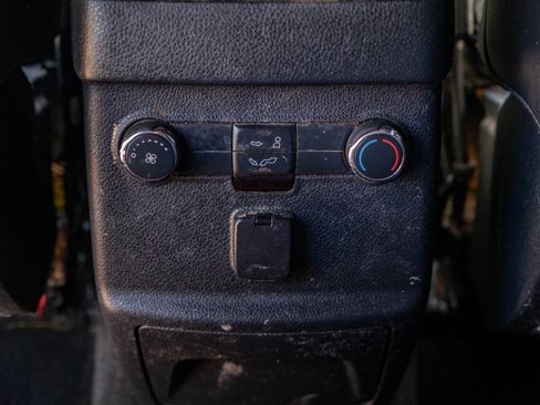 Used 2018 Ford Explorer XLT w/ Equipment Group 202A image 16