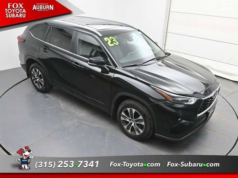 Used 2023 Toyota Highlander XLE AWD/4WD image 29