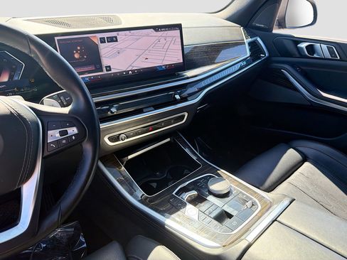 Used 2025 BMW X5 xDrive50e image 29