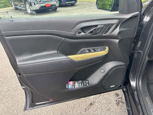 Used 2019 GMC Acadia Denali w/ Technology Package AWD/4WD image 27