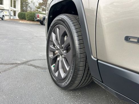 Used 2021 Jeep Cherokee Latitude Lux 80th Anniv w/ Quick Order Package 26U 80TH image 11