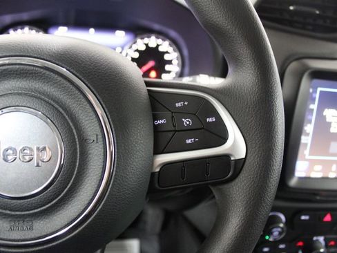 Used 2023 Jeep Renegade Latitude image 29