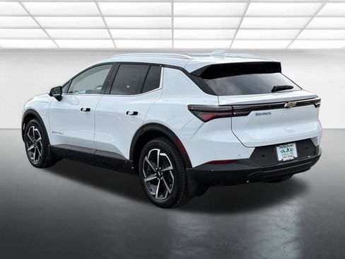New 2026 Chevrolet Equinox EV LT image 17
