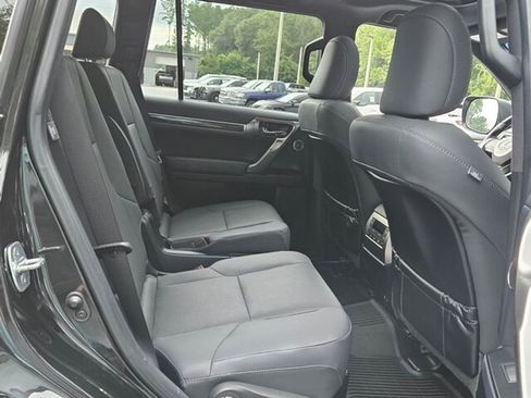Used 2023 Lexus GX 460 Premium w/ Accessory Package image 16