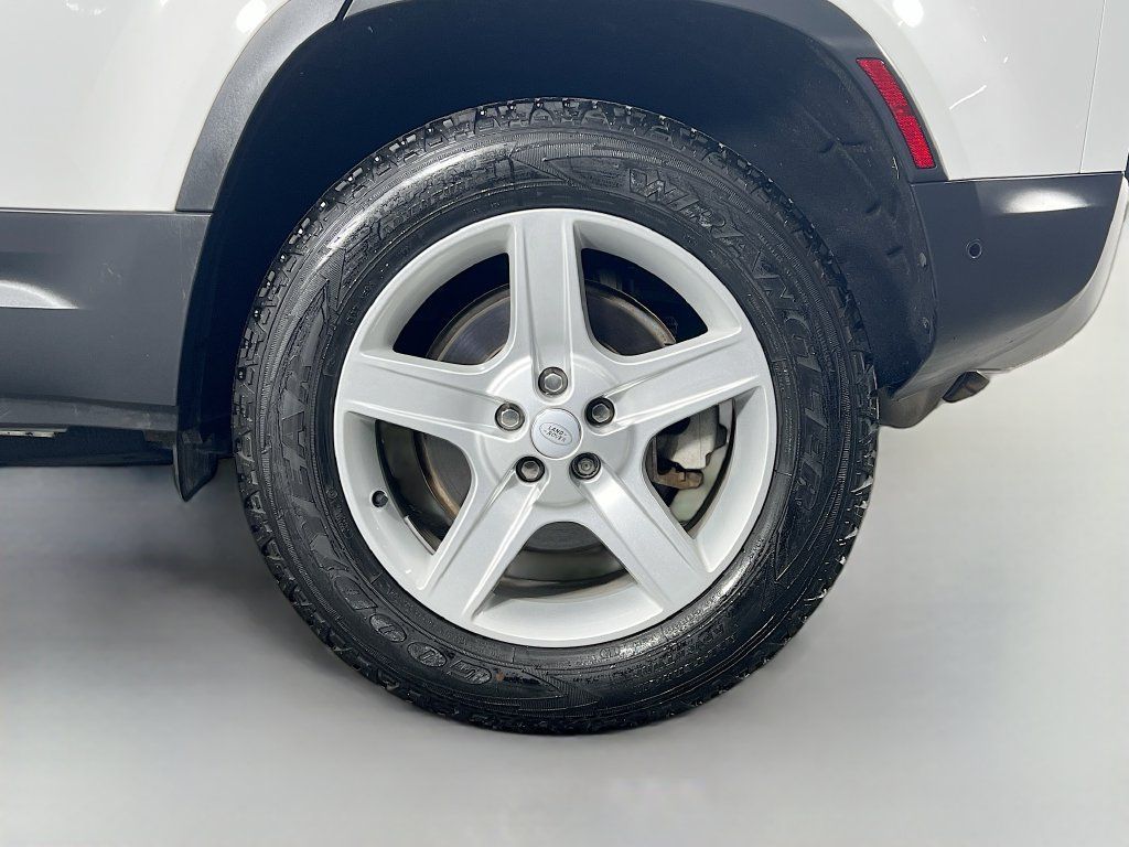Used 2023 Land Rover Defender 110 SE AWD/4WD image 32