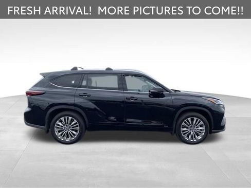 Certified 2026 Toyota Highlander Platinum AWD/4WD image 4
