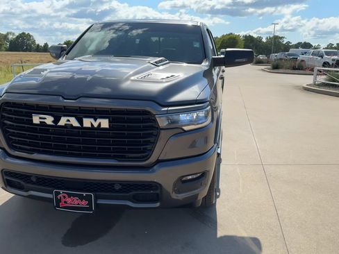 Used 2025 RAM 1500 Laramie AWD/4WD image 4