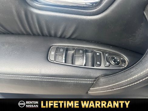 Used 2018 Nissan Armada SL w/ Premium Package image 12