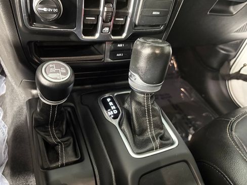 Used 2023 Jeep Wrangler Unlimited Sahara w/ Cold Weather Group AWD/4WD image 19