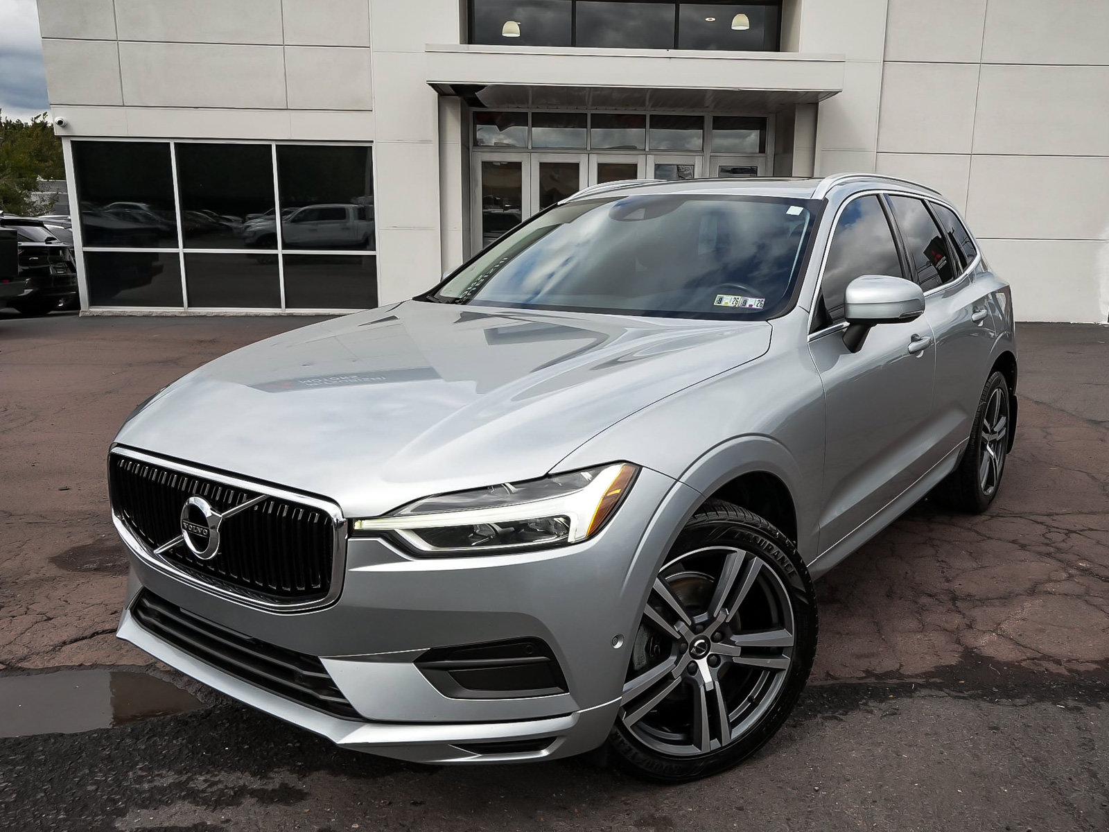 Used 2018 Volvo XC60 T5 Momentum w/ Convenience Package AWD/4WD image 8
