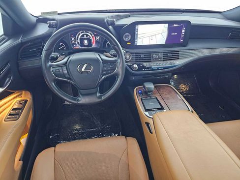 Certified 2021 Lexus LS 500 w/ Accessory Package (Z1) RWD image 18