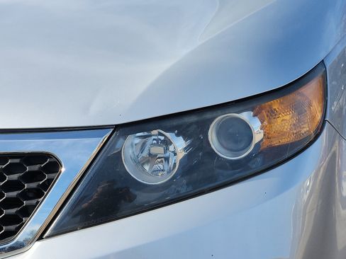 Used 2013 Kia Sorento LX w/ Convenience Pkg image 10