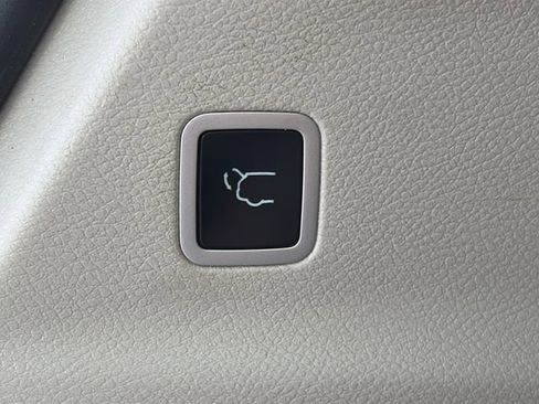 Used 2023 Chrysler Voyager LX FWD image 44