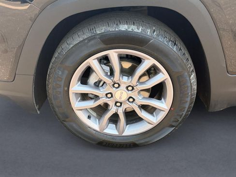 Used 2024 GMC Terrain SLT AWD/4WD image 9