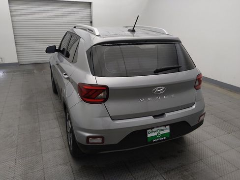 Used 2024 Hyundai Venue SEL FWD image 6