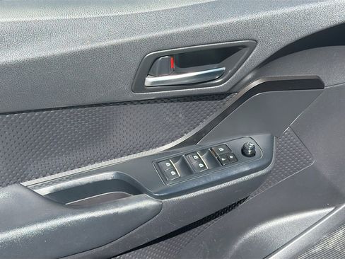 Used 2018 Toyota C-HR XLE image 16