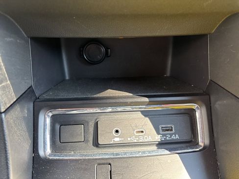 Used 2024 Subaru Ascent Premium w/ Convenience Package image 15