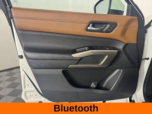 Used 2023 Nissan Pathfinder Platinum FWD image 11