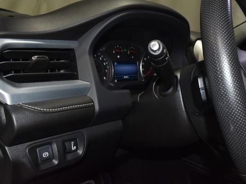 Used 2021 GMC Acadia SLE w/ Driver Convenience Package image 28