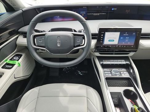 New 2026 Lincoln Nautilus Premier image 4