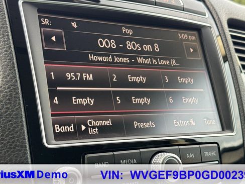 Used 2016 Volkswagen Touareg VR6 image 30