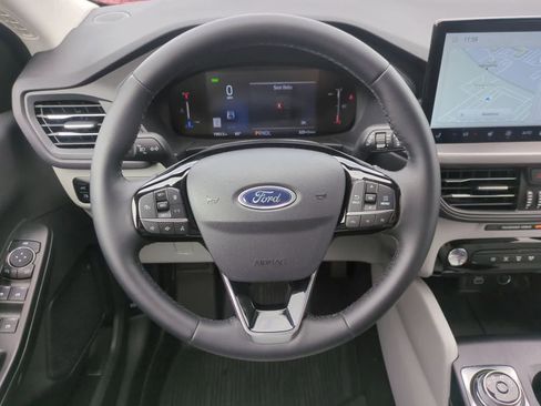 Used 2025 Ford Escape SE w/ Class II Trailer Tow Package image 22