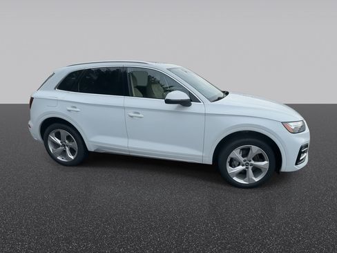 Used 2021 Audi Q5 2.0T Premium Plus w/ Premium Plus Package AWD/4WD image 10