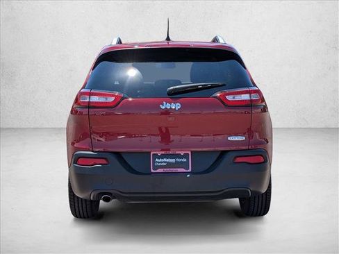 Used 2017 Jeep Cherokee Latitude w/ Comfort/Convenience Group FWD image 8