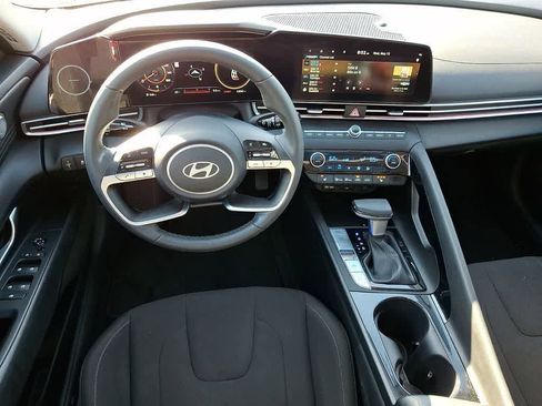 Used 2024 Hyundai Elantra SEL w/ Convenience Package FWD image 10