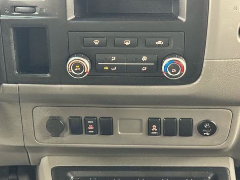 Used 2014 Nissan NV 3500 SV w/ Technology Package RWD image 23