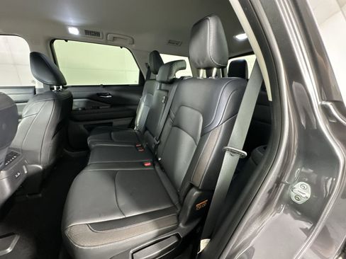 Used 2022 Nissan Pathfinder SL w/ Cargo Package image 27