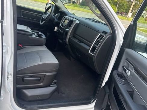 Used 2024 RAM 1500 Classic SLT AWD/4WD image 16