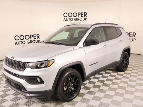 Used 2025 Jeep Compass Latitude w/ Altitude Special Edition AWD/4WD image 9