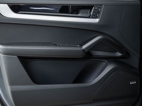 New 2026 Porsche Cayenne E-Hybrid Coupe AWD/4WD image 6