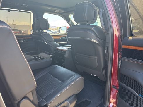 Used 2022 Jeep Grand Wagoneer Series III image 14