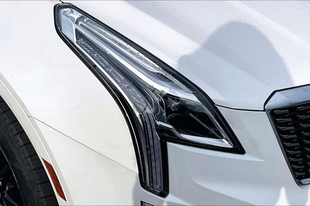 Certified 2024 Cadillac XT5 Luxury w/ LPO, Floor Liner Package AWD/4WD image 32
