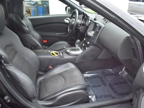 Used 2010 Nissan 370Z Touring w/ Sport Pkg RWD image 32